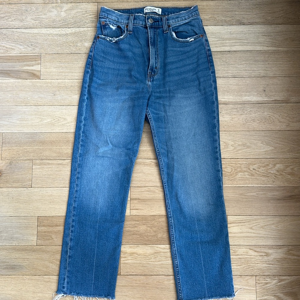 A&F - Curve Love Straight Jean